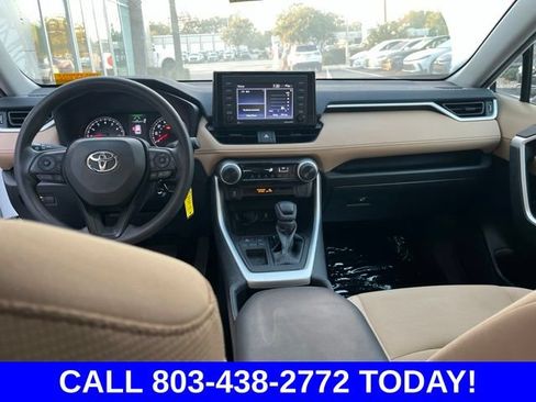 Used 2022 Toyota RAV4 LE FWD image 16