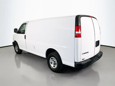 Used 2021 Chevrolet Express 2500 RWD image 5