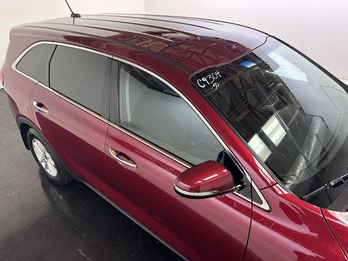 Used 2019 Kia Sorento LX image 16