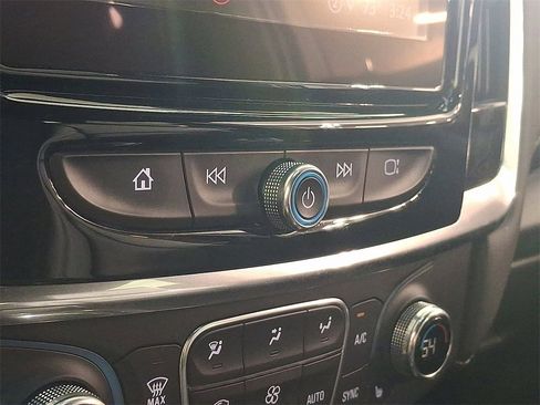 Used 2022 Chevrolet Traverse LT w/ LT Premium Package image 20