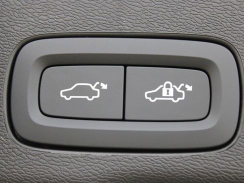 New 2026 Volvo XC60 B5 Plus w/ Protection Package Premier AWD/4WD image 32