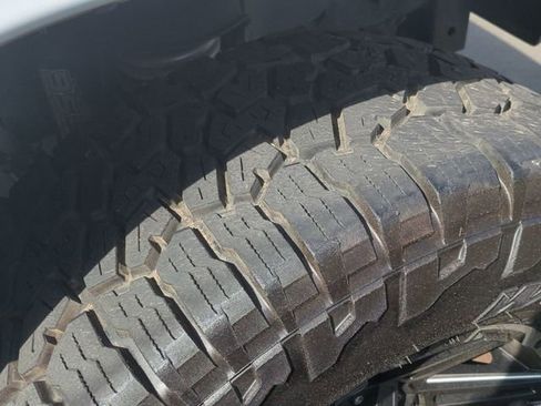 Used 2018 Jeep Wrangler Unlimited Sahara w/ Connectivity Group image 10