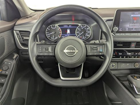 Used 2023 Nissan Rogue SV image 17