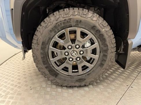 New 2026 Toyota 4Runner SR5 AWD/4WD image 17