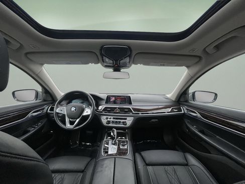 Used 2022 BMW 750i xDrive w/ Executive Package image 34