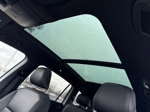 Used 2022 Volkswagen Tiguan SE R-Line image 30