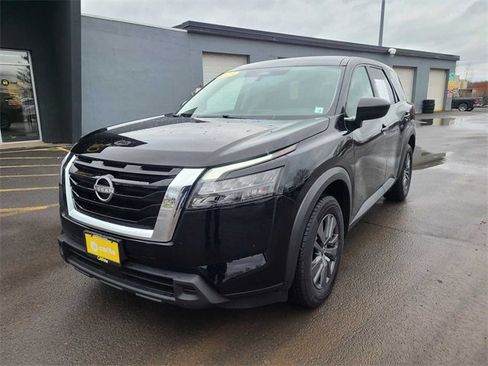 Used 2023 Nissan Pathfinder S image 1