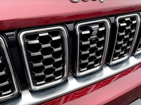 Used 2024 Jeep Grand Cherokee Summit image 27