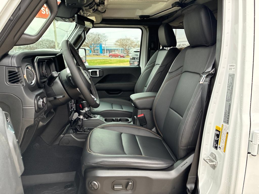 New 2025 Jeep Wrangler Unlimited Sahara AWD/4WD image 10