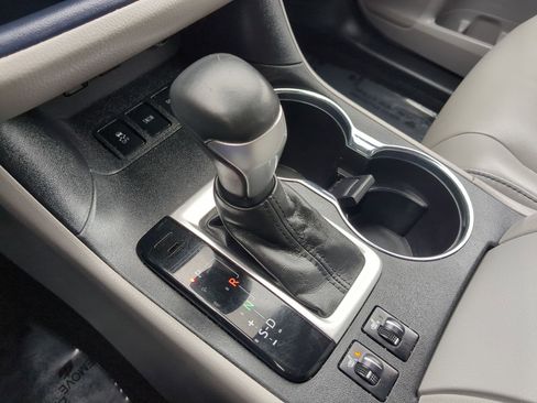 Used 2019 Toyota Highlander SE image 28