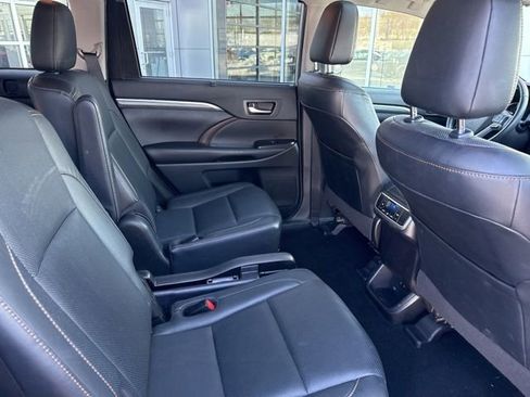 Used 2019 Toyota Highlander Limited image 28