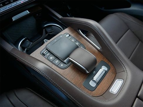 Used 2021 Mercedes-Benz GLS 450 4MATIC image 21