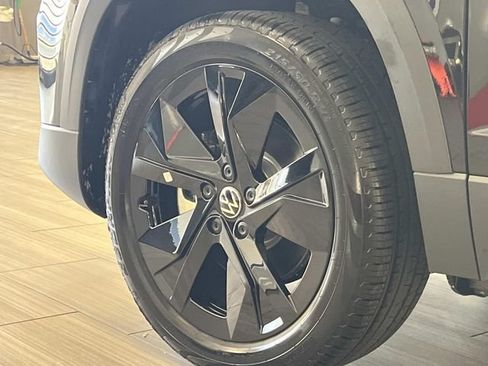 New 2026 Volkswagen Taos SE FWD image 6