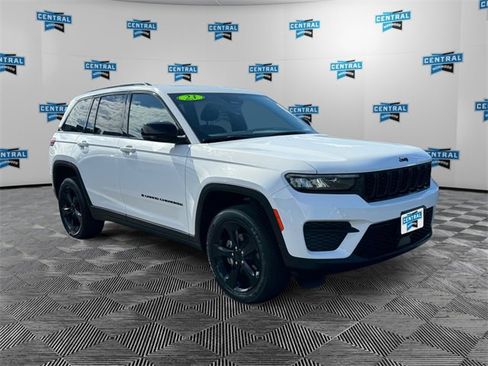 Certified 2023 Jeep Grand Cherokee Altitude image 8