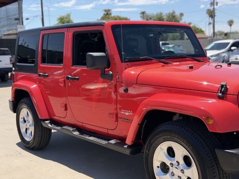Used 2013 Jeep Wrangler Unlimited Sahara w/ Connectivity Group AWD/4WD image 18