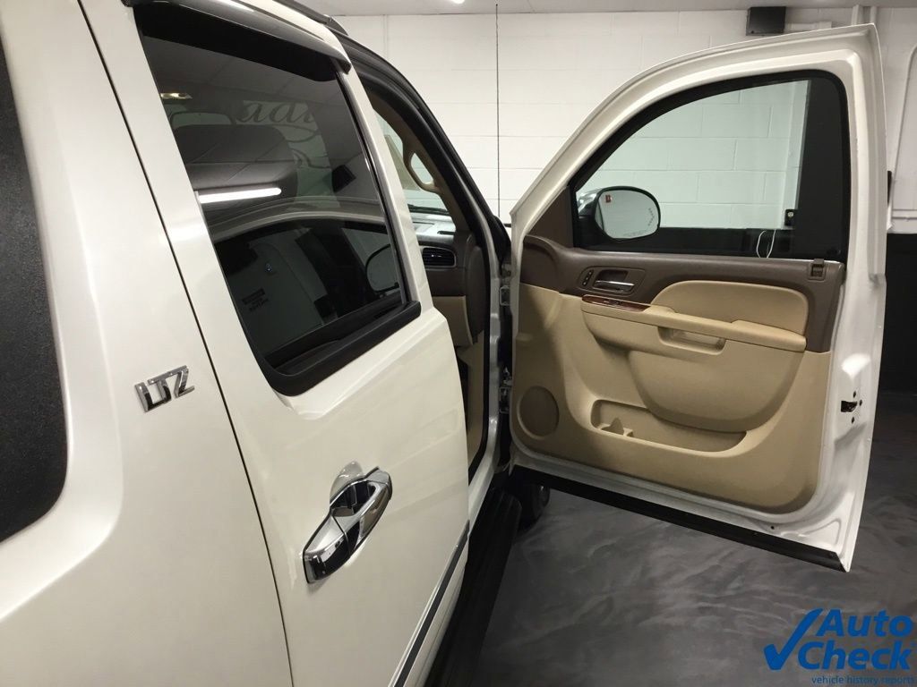 Used 2011 Chevrolet Avalanche LTZ AWD/4WD image 52