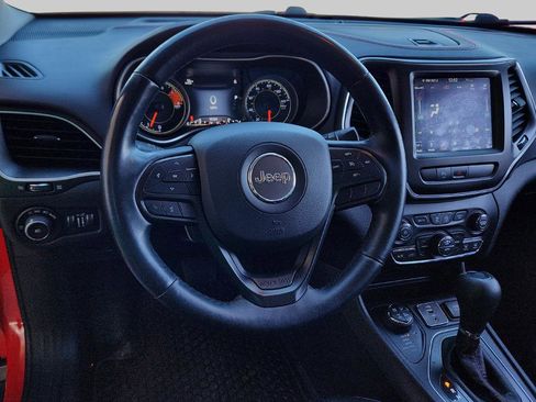 Used 2019 Jeep Cherokee Trailhawk w/ Cold Weather Group image 19