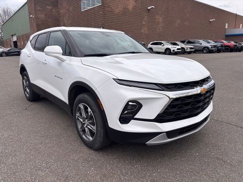 Used 2023 Chevrolet Blazer LT image 2