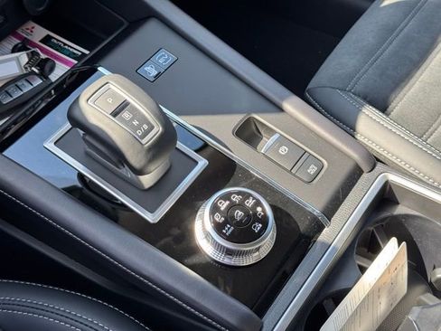 New 2025 Mitsubishi Outlander 4WD Plug-In Hybrid image 28