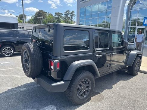 Used 2025 Jeep Wrangler Unlimited Sport AWD/4WD image 7