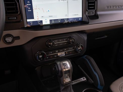 Used 2023 Ford Bronco Wildtrak image 25