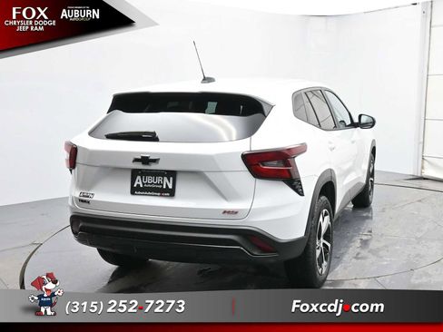 Used 2024 Chevrolet Trax RS image 4