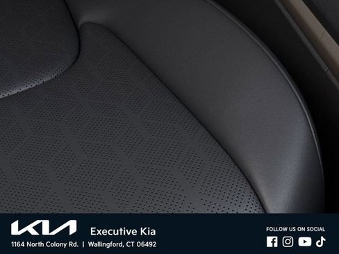 New 2026 Kia Carnival EX FWD image 24