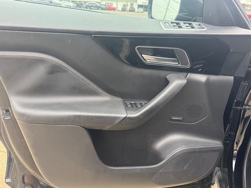 Used 2019 Jaguar F-PACE Prestige image 13