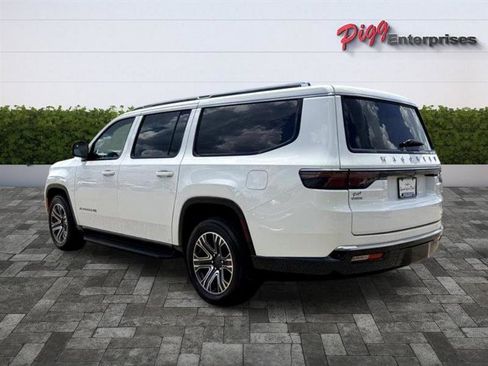 Used 2024 Jeep Wagoneer L Series II RWD image 3