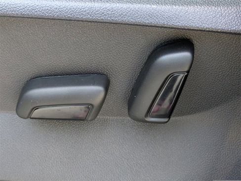 New 2026 Volkswagen Taos SEL image 26