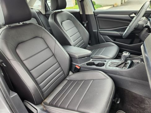 Certified 2024 Volkswagen Jetta SE w/ Black Wheel Package FWD image 13