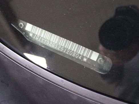 Used 2002 Chevrolet Corvette Base 2dr Convertible w/ Preferred Equipment Group2 image 37