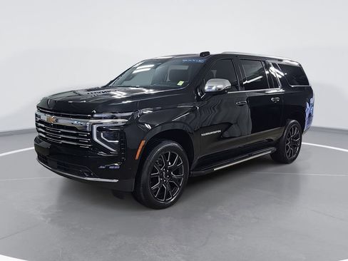 Used 2025 Chevrolet Suburban Premier AWD/4WD image 9
