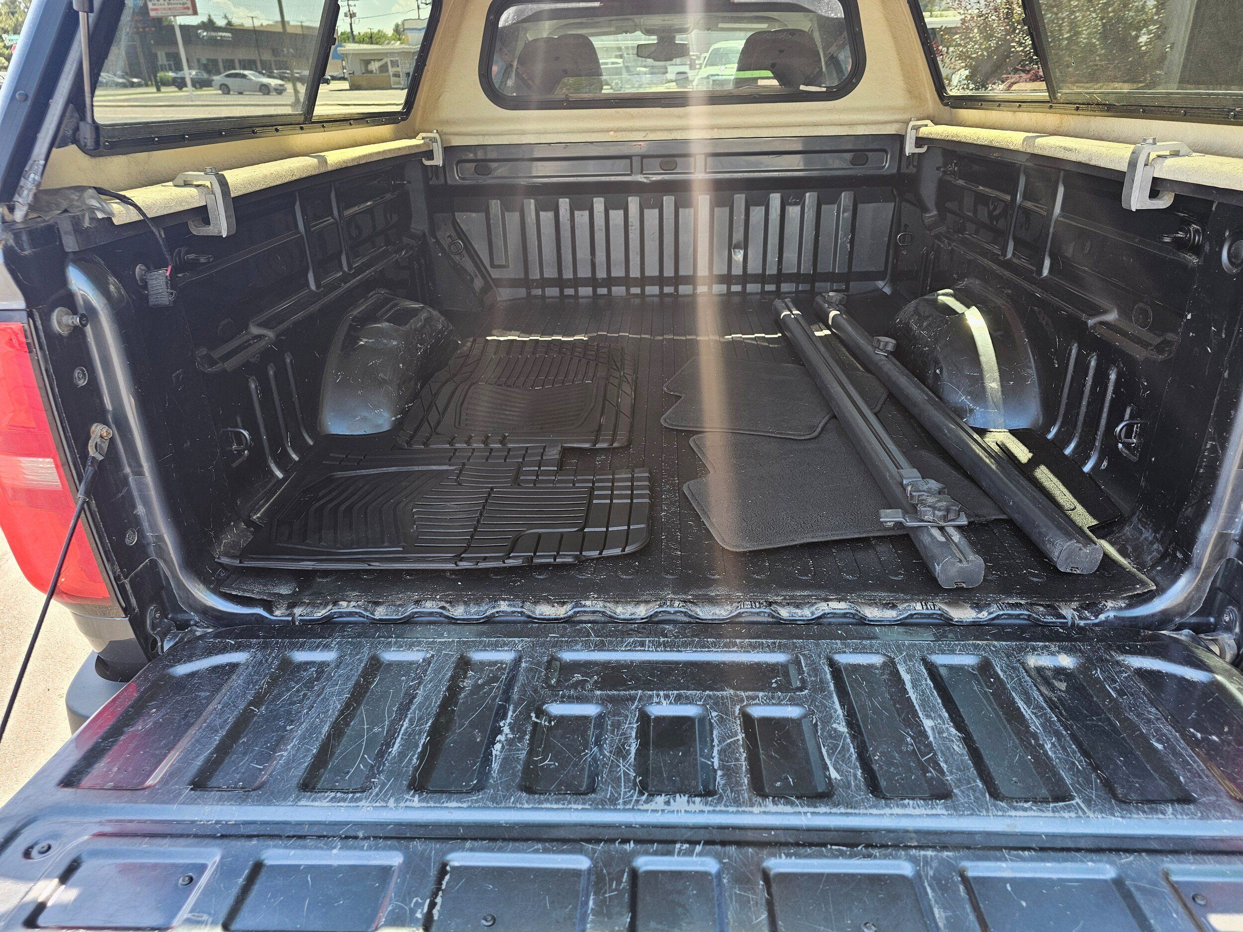 Used 2015 Chevrolet Colorado Z71 w/ LPO, Gearon Bar Package AWD/4WD image 8