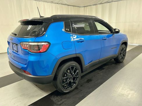 Used 2024 Jeep Compass Latitude w/ Convenience Group image 2