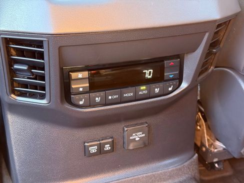 Used 2025 Toyota Sequoia Platinum AWD/4WD image 32