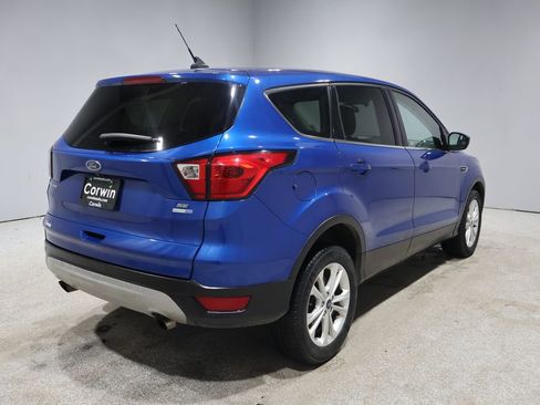 Used 2019 Ford Escape SE image 2