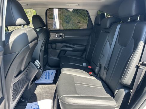 Used 2023 Kia Sorento S w/ Panoramic Sunroof Package AWD/4WD image 24