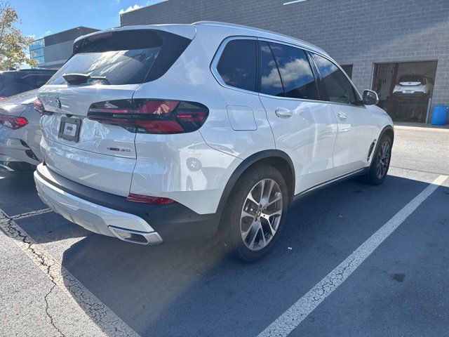 Used 2024 BMW X5 sDrive40i w/ Parking Assistance Package RWD image 4