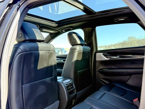 Used 2022 Cadillac XT5 Premium Luxury w/ LPO, ONYX Package image 20