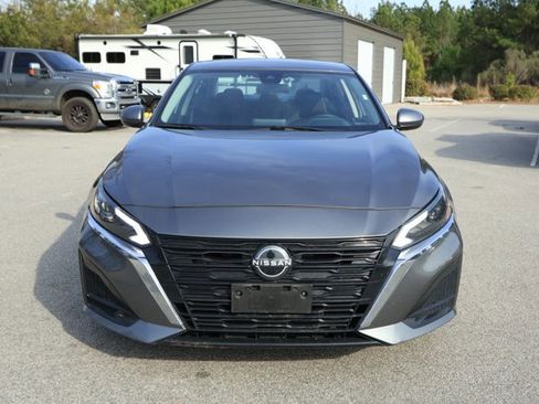Used 2023 Nissan Altima 2.5 SV image 2