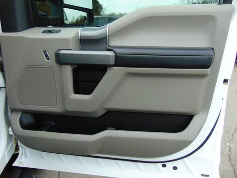 Used 2017 Ford F250 XLT w/ XLT Premium Package image 41