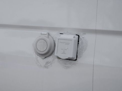 Used 2015 Mercedes-Benz Sprinter 3500 w/ High Idle Fixed Package image 46