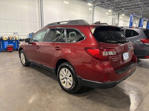 Used 2017 Subaru Outback 2.5i Premium image 3