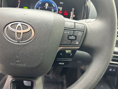 Used 2025 Toyota Camry LE AWD/4WD image 16