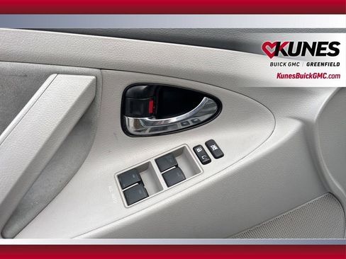 Used 2010 Toyota Camry LE image 15