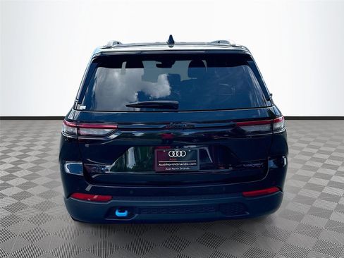 Used 2022 Jeep Grand Cherokee Trailhawk w/ Advanced Protech Group II AWD/4WD image 6