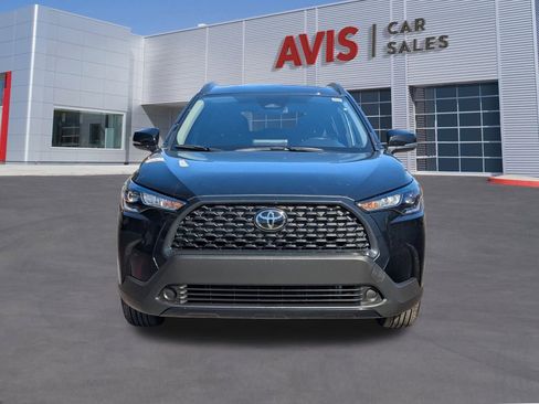 Used 2025 Toyota Corolla Cross LE image 10