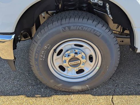 New 2026 Ford F250 XL w/ XL Chrome Package image 24