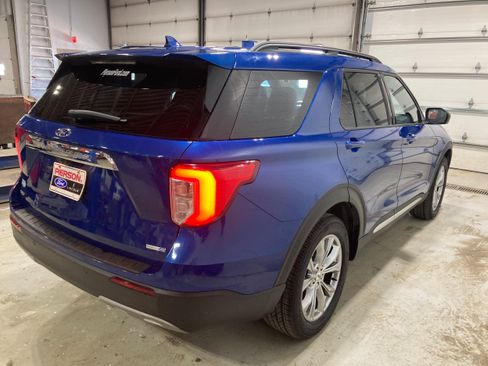 Used 2020 Ford Explorer XLT w/ Equipment Group 202A AWD/4WD image 13